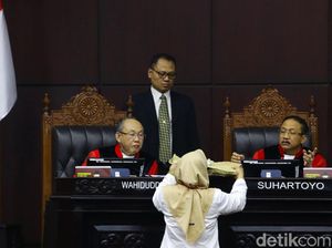 Saksi Bawa Bukti Lembaran dan Amplop, Ini Kata Tim Hukum Prabowo