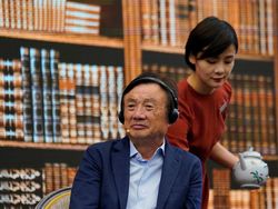 Tawa Lebar Pendiri Huawei di Tengah Kesulitan