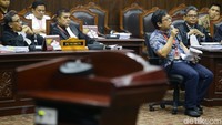 Sebelumnya, tim hukum KPU menganggap tim hukum Prabowo Subianto-Sandiaga Uno gagal paham soal sistem informasi penghitungan suara (situng) KPU. 