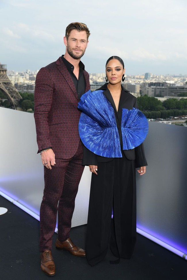 Di film MIB International, Tessa kembali berpasangan dengan aktor yang tak kalah stylish, Chris Hemsworth. Sebelumnya, mereka pernah beradu peran di film Thor: Ragnarok dan Avengers: Endgame. (Foto: Getty Images)