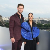 Di film MIB International, Tessa kembali berpasangan dengan aktor yang tak kalah stylish, Chris Hemsworth. Sebelumnya, mereka pernah beradu peran di film Thor: Ragnarok dan Avengers: Endgame. (Foto: Getty Images)