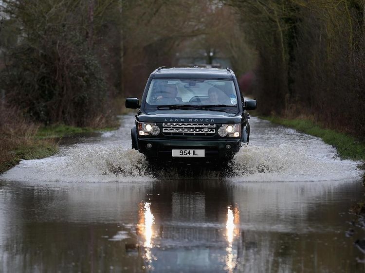 Jejak Land Rover, Dari Kendaraan Perang Hingga Mobil Mewah