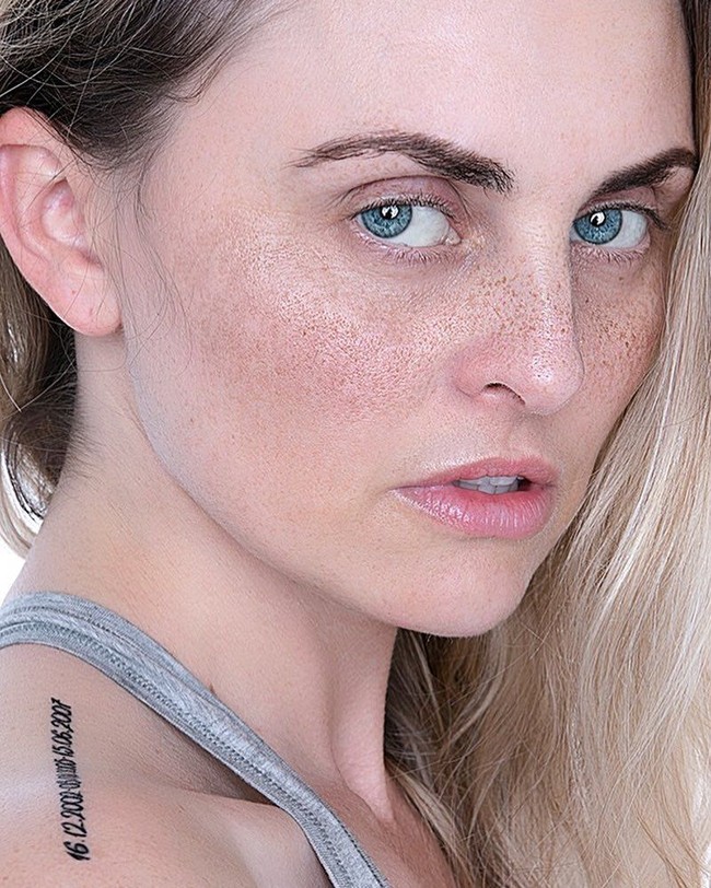 Entah bagaimana dari pengakuannya tersebut dia bisa mendapatkan operasi plastik secara gratis, nyatanya obsesinya itu terwujud. Pada Februari 2019, wanita asal Inggris itu pun mendapatkan operasi plastik gratis atas biaya dari National Health Service (NHS), sebuah program layanan kesehatan di Inggris. Foto: Instagram @officialcarlabellucci