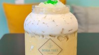 Memakai galon mini, bubble tea ini justru paling pas buat kamu yang tak cukup minum segelas bubble tea. Hihi Foto: Instagram bobatree_wa