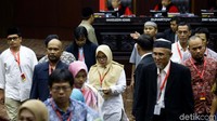 Sejumlah saksi kembali ke ruangan saksi usai diambil sumpahnya dalam sidang sengketa Pilpres 2019 di MK.