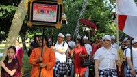 Acara Asian Festival 2019 resmi dibuka dengan Barong Bali yang memimpin parade wakil negara-negara yang berpartisipasi.  (dok. KBRI Sofia)