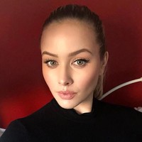 Simone juga sempat eksis di reality TV dengan mengikuti survival game Im a Celebrity... Get Me Out of Here! Foto: Instagram/@moannn