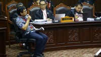 Ahli IT Hermansyah berbicara soal kelemahan sistem informasi penghitungan suara (situng) KPU. Hermansyah menyoroti kesalahan input data terkait perolehan suara. 