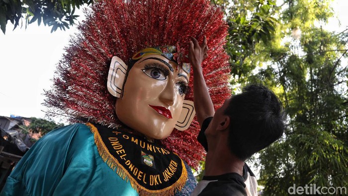 Eksistensi Ondel-ondel Jelang HUT DKI Jakarta Jelang HUT DKI Jakarta ke-492, jumlah permintaan kesenian ondel-ondel meningkat. Eksistensinya pun masih terjaga hingga kini.