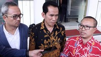 Kedatangan tim kuasa hukum Fahri Hamzah tersebut ke PN Jakarta Selatan terkait sengketa antara Fahri Hamzah dan PKS. Kuasa hukum Fahri Hamzah, Mujahid A Latief, mengatakan pihaknya dipanggil atas undangan Ketua Pengadilan Negeri Jakarta Selatan terkait permohonan eksekusi yang dilayangkan sejak Januari lalu