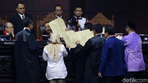 Saksi Prabowo Bawa Amplop Coklat di Sidang Sengketa Pilpres