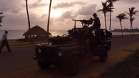 Pada 9 Mei 2000, Land Rover juga dijadikan kendaraan tentara yang bersenjata berat oleh Prajurit Angkatan Darat Inggris. 