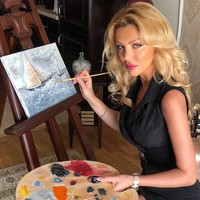 Cristina Szeifert populer di Instagram sebagai model dan pelukis yang kerap mengunggah gaya stylish dan seksinya dalam berpenampilan. Memiliki followers lebih dari 33 ribu, Cristina juga kerap memamerkan hasil karya seninya. Foto: Instagram @cristinaszeifert