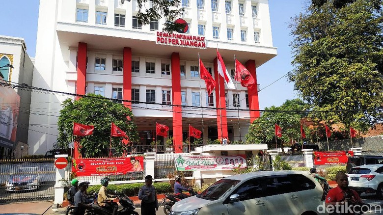 Jokowi Hadiri Rakernas PDIP Jokowi Hadiri Rakernas PDIP