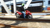 Bagaimana menurut Anda soal pemotor yang nekat melintas rel kereta.