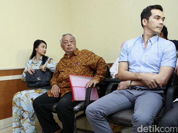 Duduk Bersama, Tsania Marwa dan Atalarik Syah Tak Saling Lihat