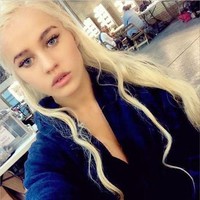 Rosie Mac menjadi kembaran Emilia Clarke saat memerankan Daenerys Tagaryen di Game of Thrones. Kala itu dia menjadi pemeran pengganti di serial terpopuler HBO itu di musim tayang ke-5. Foto: Instagram @rosiemacworld