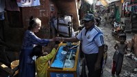 Hal ini ditambah lagi dengan kemampuan ekonomi masyarakat perkampungan yang lemah sehingga tidak mampu mendapatkan tempat tinggal dengan membeli secara formal.