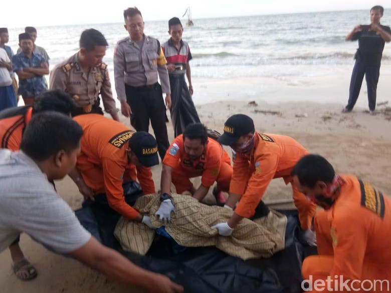 Polda Jatim Selidiki Unsur Kelalaian Kapal Tenggelam Tewaskan 20 Penumpang Polda Jatim Selidiki Unsur Kelalaian Kapal Tenggelam Tewaskan 20 Penumpang