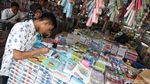 Berburu Alat Tulis Sekolah di Pasar Asemka