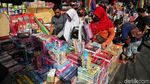 Berburu Alat Tulis Sekolah di Pasar Asemka
