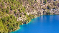 Blue Lake sebenarnya merupakan daerah pertemuan dua danau gleyser. Kemungkinan itulah yang membuat danau ini memiliki air paling jernih. (iStock)