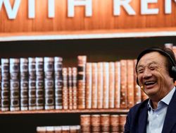 Tawa Lebar Pendiri Huawei di Tengah Kesulitan