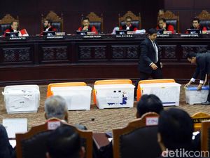 Penampakan Box Kontainer di Sidang Lanjutan Sengketa Pilpres 2019