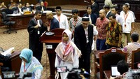 Dalam sidang lanjutan tersebut saksi Prabowo Subianto-Sandiaga Uno memaparkan dugaan temuan Daftar Pemilih Tetap (DPT) yang tidak wajar.
