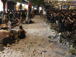 Potret Demonstran Hong Kong yang Tertib dan Jaga Kebersihan