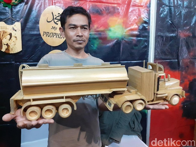 Eks Tukang Ojek Beromzet Puluhan Juta dari Mengolah Bambu Eks Tukang Ojek Beromzet Puluhan Juta dari Mengolah Bambu
