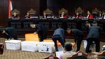 Penampakan Box Kontainer di Sidang Lanjutan Sengketa Pilpres 2019