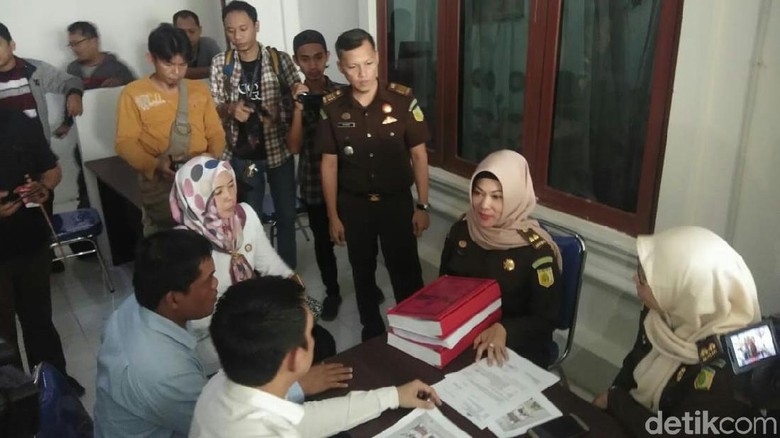 Jaksa Teliti Berkas 5 Komisioner KPU Palembang Tersangka Pidana Pemilu Jaksa Teliti Berkas 5 Komisioner KPU Palembang Tersangka Pidana Pemilu