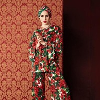 Koleksi ini tentu mengakodomasi pecinta Dolce & Gabbana yang berhijab. Foto: Dok. Harpers Bazzar Arabia