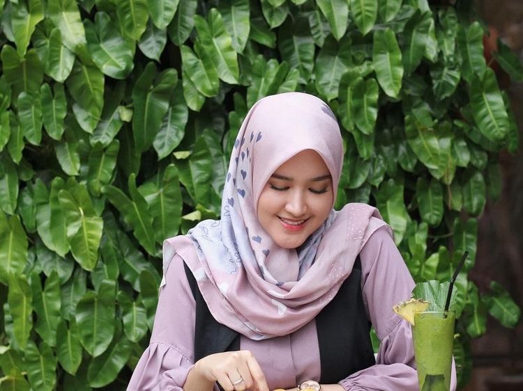 Intip Kulineran Istri Cantik Tommy Kurniawan yang Baru Saja Melahirkan