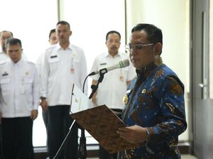 Jenazah Bupati Bekasi Dimakamkan di Pemakaman Keluarga