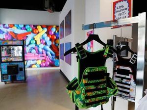 Belasan Rompi Antipeluru Kok Dipajang di Pameran Seni, Ada Apa?