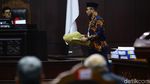 Giliran KPU Bawa Amplop Coklat di Sidang Sengketa Pilpres