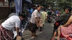 Semringah, Warga Berburu Sembako Murah di Pademangan