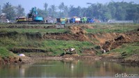 Pembangunan Floodway Cisangkuuy di Kabupaten Bandung, Jawa Barat terus dikebut. 
