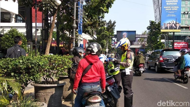 Biar Jera, Polisi Harap Hakim Beri Sanksi Maksimal Pelanggar Parkir Biar Jera, Polisi Harap Hakim Beri Sanksi Maksimal Pelanggar Parkir