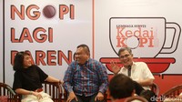 Para pembicara memaparkan pandangannya terkait gaya dan visi kepemimpinan Presiden Jokowi.