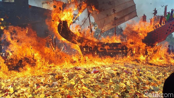 Tradisi Bakar Tongkang di Bagansiapiapi 2019