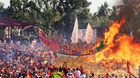 Kota Bagansiapiapi, Rokan Hilir, Riau, ramai dipadati oleh umat Konghucu yang melaksanakan ritual Bakar Tongkang pada Rabu (18/6/2019) kemarin.