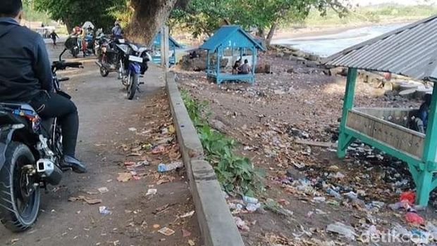 3 Pantai di Dompu NTB Penuh Sampah, Pemda Turun Tangan