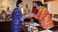 Ketua BURT Anton Sihombing juga hadir.