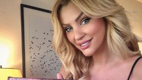 Cristina mengatakan dirinya juga mempunyai galeri dan sudah mengajar seni lukis sejak usia 18 tahun. Dok. Instagram/cristinaszeifert