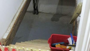 Dikira potongan tubuh manusia, ternyata cuma stoking. (Foto: Boredpanda)