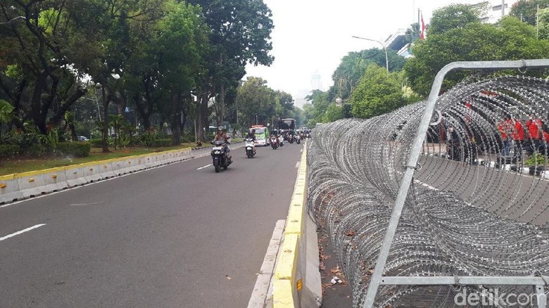 Sidang Sengketa Pilpres Dimulai Siang, Lalu Lintas Depan MK Lancar Sidang Sengketa Pilpres Dimulai Siang, Lalu Lintas Depan MK Lancar