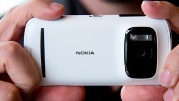 Nokia pada Januari 2013 kemudian mengumumkan 808 PureView adalah smartphone terakhir yang menggunakan OS Symbian karena mereka beralih ke Windows Phone. Foto: All About Symbian